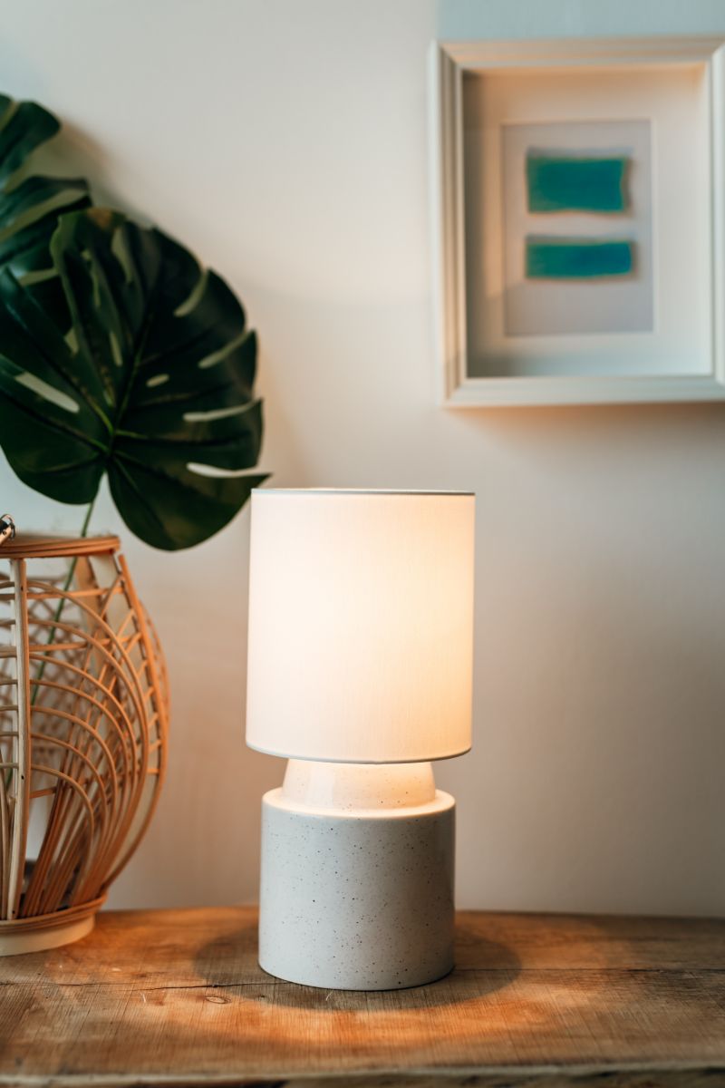 Chic Pyritewhite with white shade table lamp