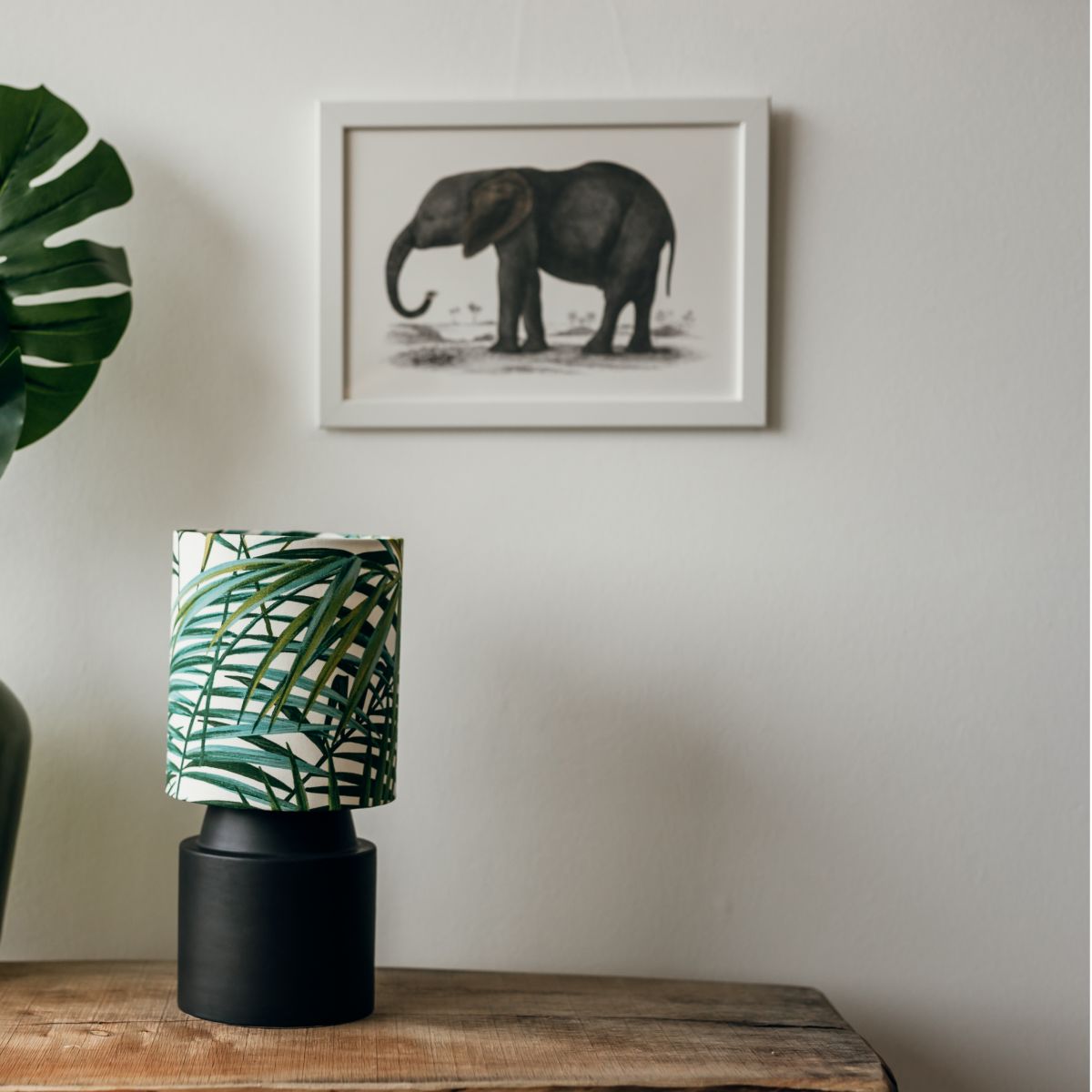 Chic black with jungle shade table lamp