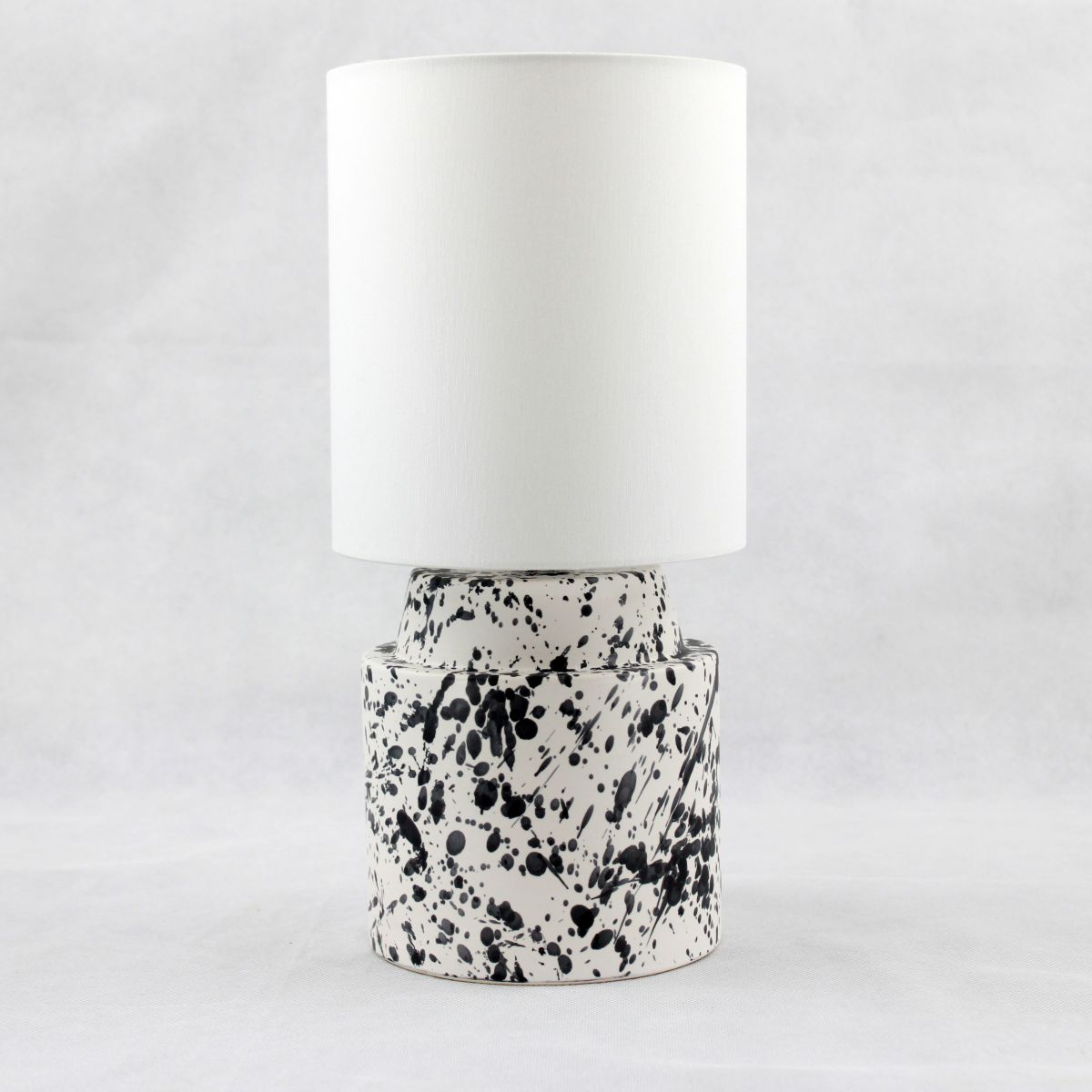 Chic splattered with white shade table lamp